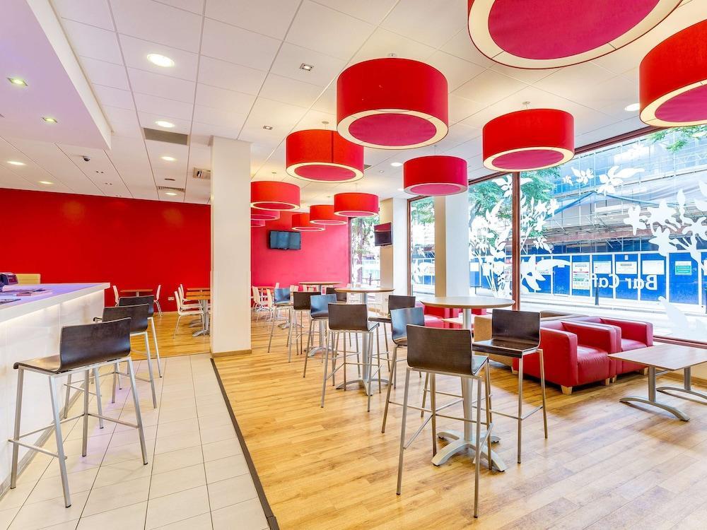 Travelodge London Woolwich Екстер'єр фото