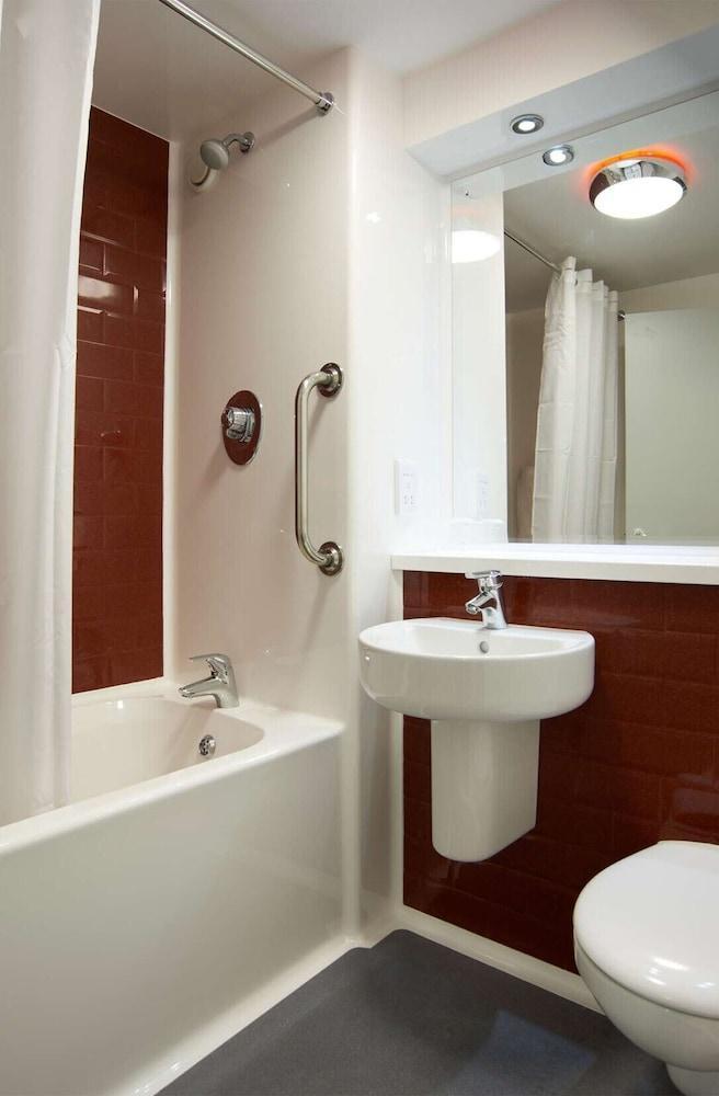 Travelodge London Woolwich Екстер'єр фото