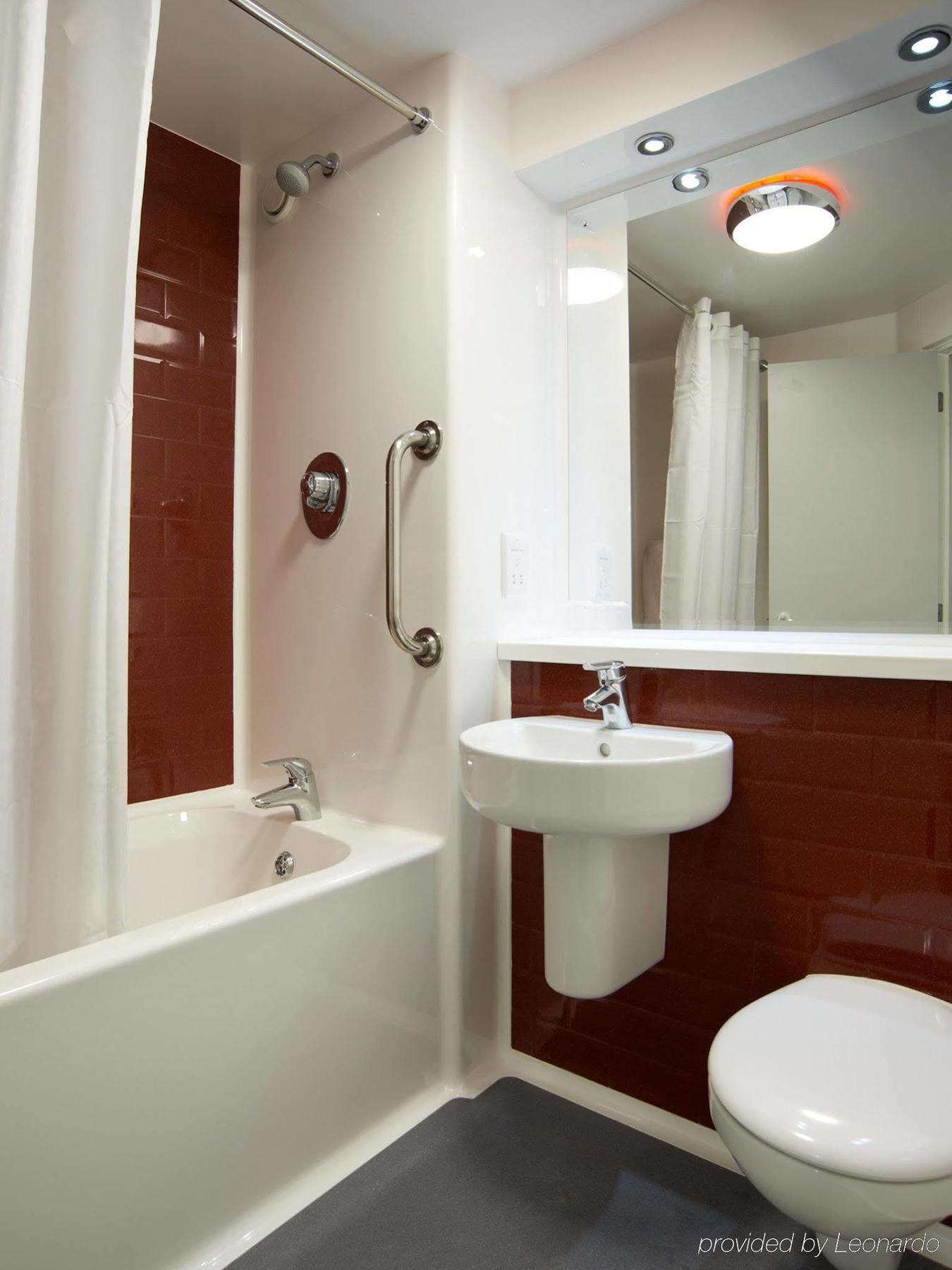 Travelodge London Woolwich Екстер'єр фото