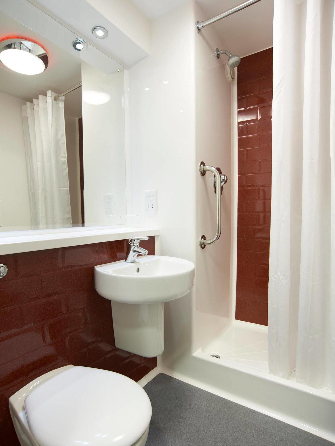 Travelodge London Woolwich Екстер'єр фото